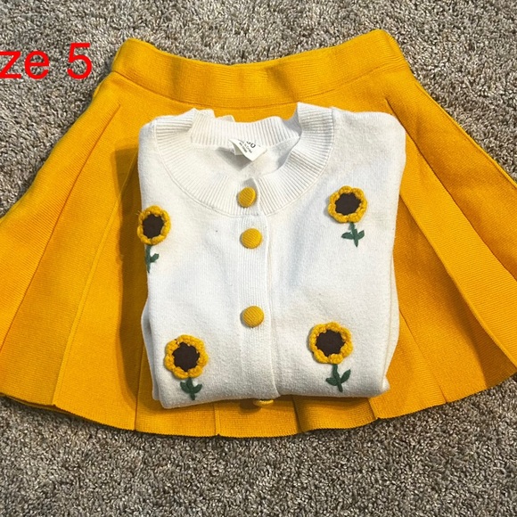 Girls matching skirt & top set - Picture 1 of 3